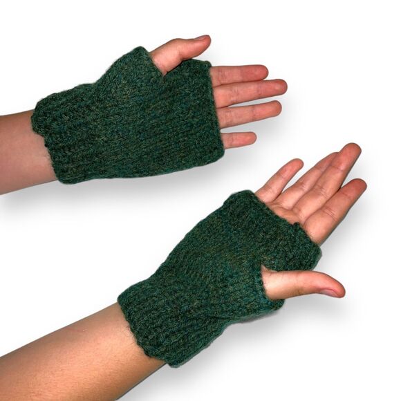 Womens Handcrafted Fingerless Glove Knit Solid Green Lightweight OS - Picture 3 of 8